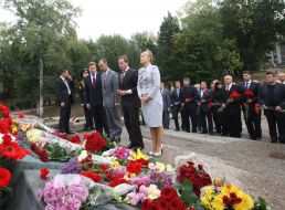 Wreath-flowers ceremony