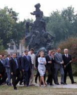 Wreath-flowers ceremony