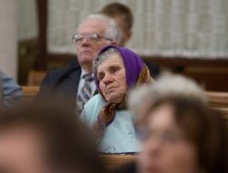 Пожилая женщина