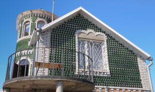 Dacha built from champagne bottles