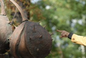 Памятник каштанам