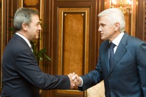 Vladimir Litvin and Jose Rodriguez Moyano