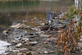 Мусор на берегу Голубого озера