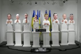 Sculptures of politicians
