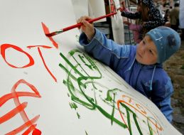 A little boy draws