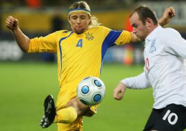 Anatoliy Timoshchuk and Wayne Rooney