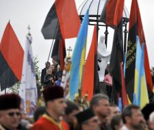 Участники мероприятий к 20-й годовщине перезахоронения жертв коммунистических репрессий