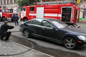 Experts-criminal lawyer takes pictures ”Mercedes-Benz”