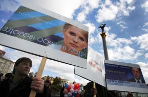 Arseniy Yatsenyuk and Yuliya Timoshenko on a placards
