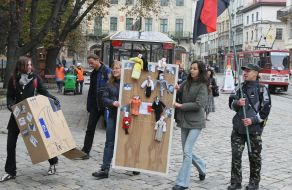 Stand with the dolls of the Ukrainian politicians