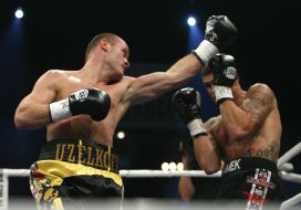 Vyacheslav Uzelkov and Tomash ”Jumbo” Adamek