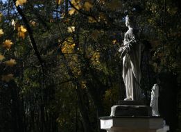 Скульптуры античных богинь