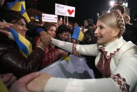 Yulia Timoshenko greets supporters