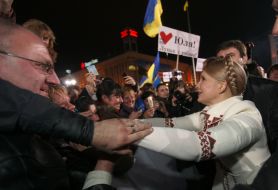 Yulia Timoshenko greets supporters