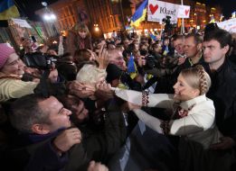 Yulia Timoshenko greets supporters