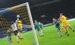 Sergey Dolgansky pulls ball