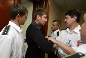 Guards keep out the Kulikov’ helper in a hall
