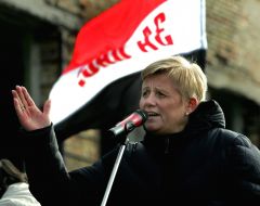 Активистка общественной организации ”Народная Армия Спасения”