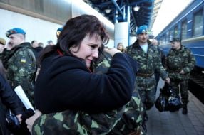 A peacemaker says goodbye with relatives