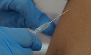 A doctor does a vaccination against a flu