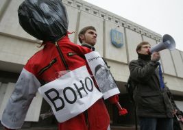 Участники акции возле ЦИК