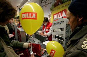 A cashier in a respiratory mask