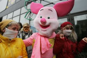 A man in the suit of pig