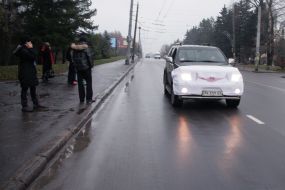 Car with in a ”respirator mask”