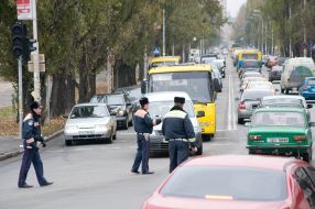 GAI employees block transport motion