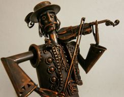 Фрагмент скульптуры  “На свадьбу”