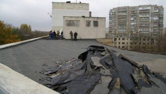 Workers blow off a ruberoid