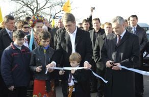 Віктор та Тарас Ющенки та Ірина Ванникова