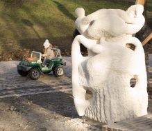 Sculpture of ”Bird of love”