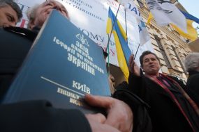 Участники акции ”Живая цепь”