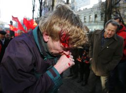 The beaten man who painted Lenin’s monument