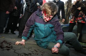 The beaten man who spill paint the Lenin’s monument