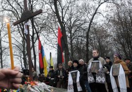 Participants of the mourning mass meeting
