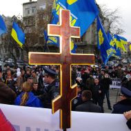 The employees of militia try to detain the participants of March