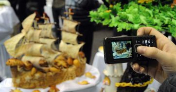 Кондитерський виріб у вигляді парусного корабля