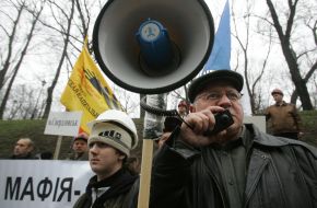 Participants of picketing of Ukrainian Cabinet