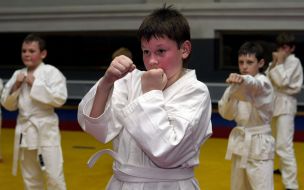 Hand-to-hand fighting