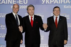 Viktor Yushchenko, Jose Manuel Barroso and Fredrik Reinfeldt