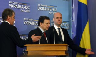 Viktor Yushchenko, Jose Manuel Barroso and Fredrik Reinfeldt