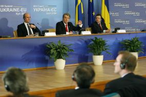 Viktor Yushchenko, Jose Manuel Barroso and Fredrik Reinfeldt