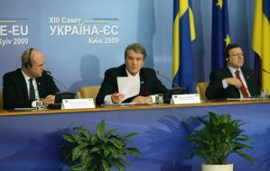 Viktor Yushchenko, Jose Manuel Barroso and Fredrik Reinfeldt