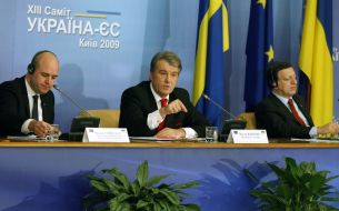 Viktor Yushchenko, Jose Manuel Barroso and Fredrik Reinfeldt