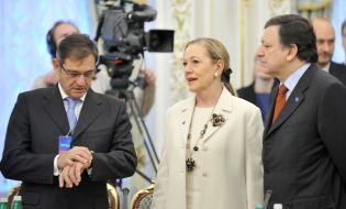 Benita Ferrero-Waldner, Jose Manuel Pinto Teixeira and Jose Manuel Barroso