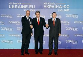 Viktor Yushchenko, Jose Manuel Barroso and Fredrik Reinfeldt