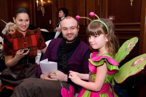 Mariya Yefrosinina and Timur Hromaev with their daughter Nana