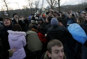 The participants of game catch a money